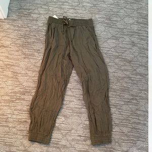 Green skinny jogger pants